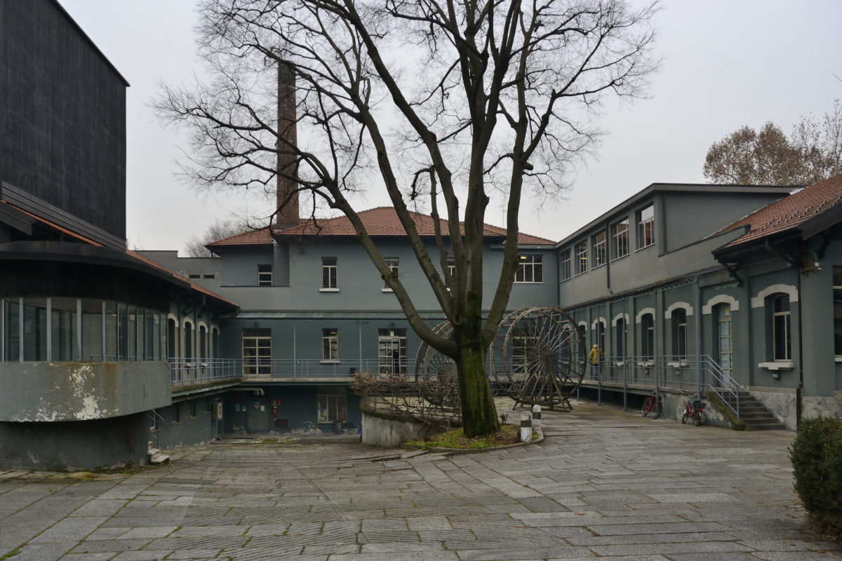 Paolo Grassi Sede esterno con ruota